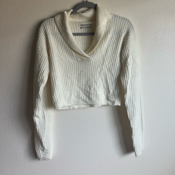 Urban Outfitters Cropped Sweater - Picture 1 of 3